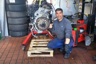 Bremsenservice: Arbeit an der Bremsanlage eines Fahrzeugs